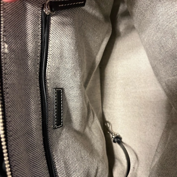 Dooney & Bourke authentic purse bag in excellent like new condition! - Picture 6 of 8